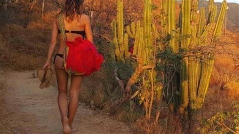 PHOTOS Les Vacances De Laury Thilleman Sexy En Bikini En Colombie