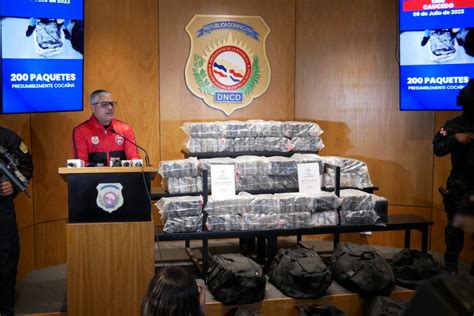 Ocupan otros 200 paquetes presumiblemente de cocaína en cajas de