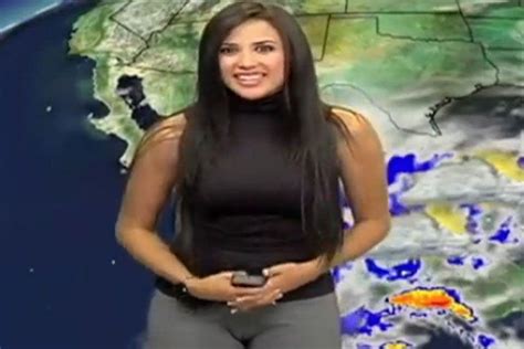 Chica Hot Del Clima Con Sus Partes Al Descubierto En El Video Se Puede Apreciar Que Sus