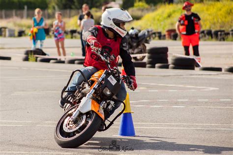 Szkolenia Motocyklowe Na Torze Motopomocni Pl