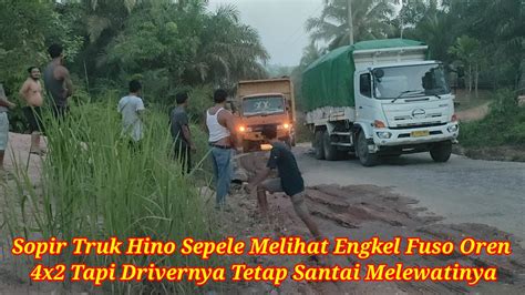 Sopir Truk Hino Sepele Melihat Engkel Fuso Oren 4x2 Tapi Drivernya