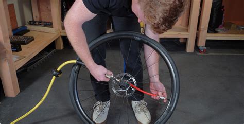 How To Install & Maintain Tubeless Road Bike Tires - Performance Bicycle