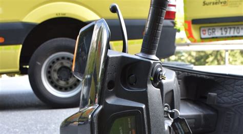 Laax GR 60 jähriger Rollerfahrer nach Sturz mittelschwer verletzt