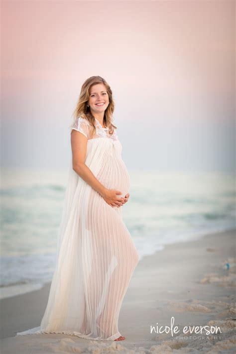 Maternity Poses To Create A Diverse Photo Gallery