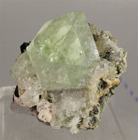 Fluorite Verde Cristalli Su Matrice Altezza 4 Cm Larghezza 3 Cm