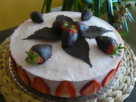 La Cocina de Paqui Tarta Mousse de Fresa con Corazón de Nata