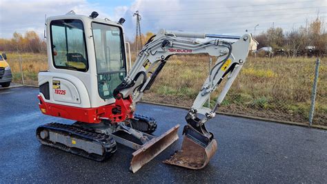 Minikoparka TAKEUCHI TB 225 FULL Zestaw świder młot 3 łyż 1039h CESJA