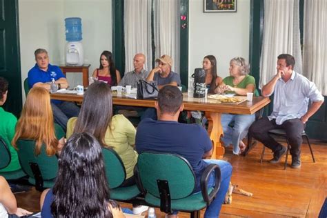 Prefeito De Duas Barras Se Re Ne Estagi Rios Do Munic Pio Jornal