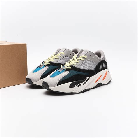 Yeezy 700 Wave Runner – Vitusy