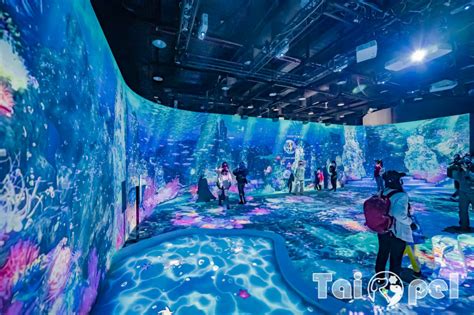 台北士林景點〡國立台灣科學教育館〡光之影海洋展 360度深海探險 小白鯨的奇幻之旅 多重感官的沉浸式體驗 年節寒假親子同遊首選 小菲