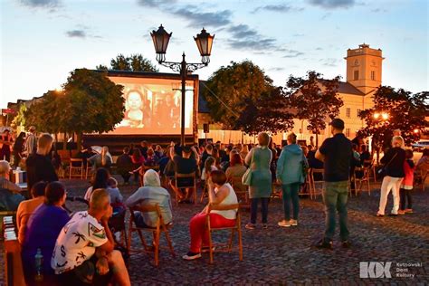 Wystartowa O Plenerowe Kino Przy Fontannie W Kutnie Zdj Cia