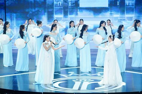 Th Sinh Hoa H U Vi T Nam Tr Nh Di N Bikini Quy N R Tranh T I V O Chung K T