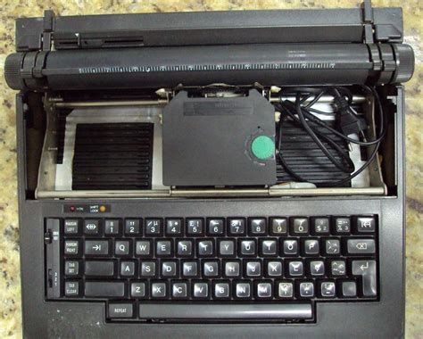 Maquina De Escrever El Trica Olivetti Port Til Praxis R Em