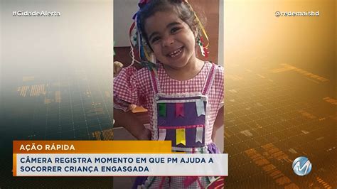 CÂMERA REGISTRA MOMENTO EM QUE PM AJUDA A SOCORRER CRIANÇA ENGASGADA