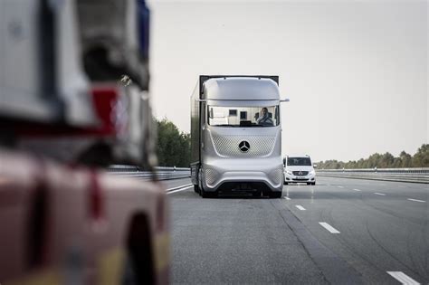 Mercedes Benz Unveils Future Truck Video Autoevolution