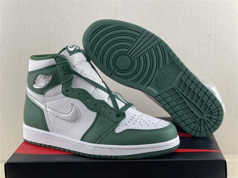 Initial Images Of The Air Jordan 1 Gorge Green Have Been Revealed