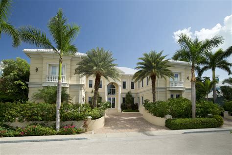 Seven Mile Beach In The Cayman Islands Is A Stunning Colonial Style