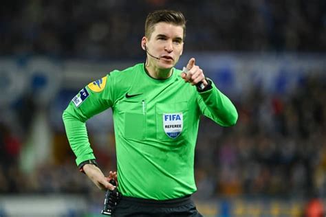 Ligue des champions l arbitre français François Letexier au sifflet