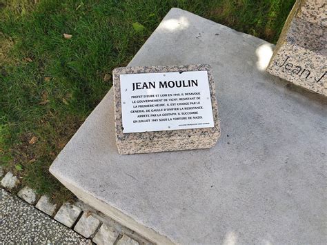 St Le Comm Morative Jean Moulin Cran Gevrier Memospace