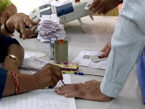 Know Queue Status Waiting Time At Polling Stations In Hyderabad