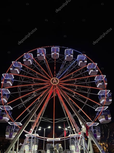 Tirana Albania De Diciembre De Colorida Noria En Tirana