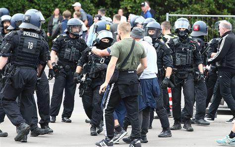 Fc Saarbr Cken Und Hansa Fans Kritisieren Darstellung Der Polizei