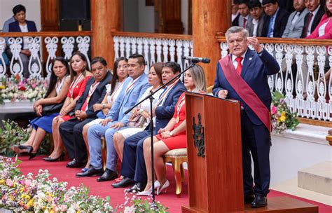 C Sar Acu A Peralta Jura Como Gobernador Regional De La Libertad