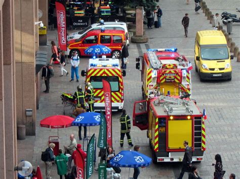 Lyon Une Femme Se Jette Sous Un Train En Gare De La Part Dieu