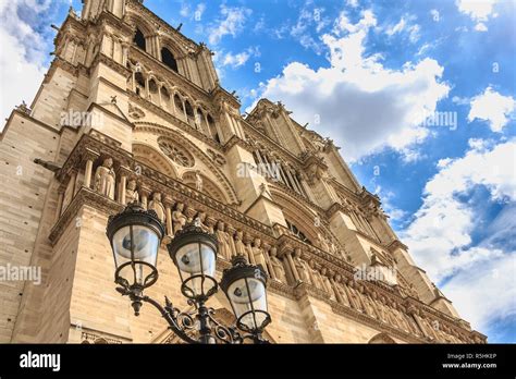 Detail of the architecture of Notre-Dame Cathedral Stock Photo - Alamy