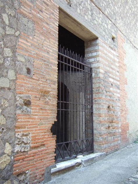 VII 16 21 Pompeii September 2005 Entrance