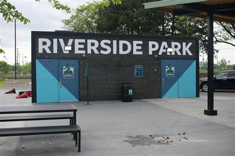 Parks Report Riverside Park Sick Moves Views Of The Detroit River