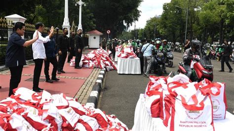 Momen Jokowi Bagi Bagi Sembako Lebaran Untuk Pengemudi Ojol Suara