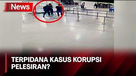 Tersangka Kasus Korupsi Mardani Maming Terlihat Di Bandara