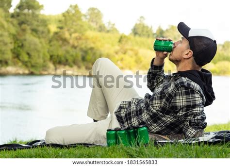 5.205 People Drinking Beer Can Images, Stock Photos & Vectors ...