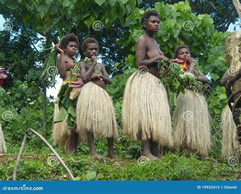 Femmes Indigènes Au Vanuatu Photo Stock éditorial Image Du Indigènes Forêt 19932413