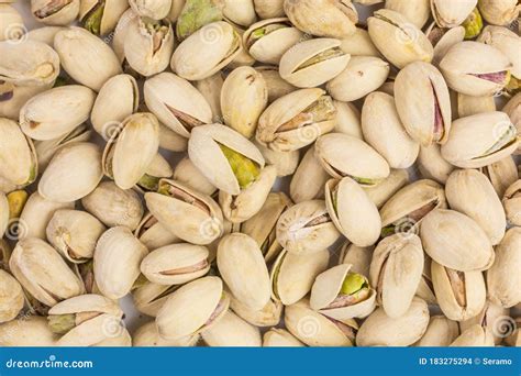 Pistachos Asados Y Salados Foto De Archivo Imagen De Alimento