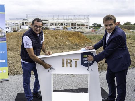 RETOUR SUR lévénement de pose de la première pierre du bâtiment