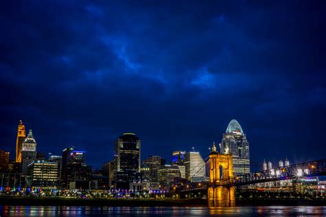 Downtown Cincinnati at night. : r/cincinnati