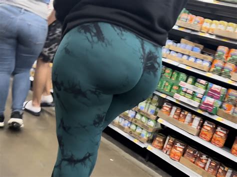 Thick Booty Latina In Spandex At Walmart OC Spandex Leggings Yoga Pants Forum