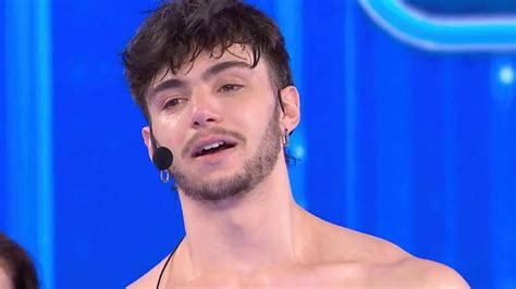 Amici 23 Nicholas Borgogni Vola A New York Per Uno Stage Di Danza Con