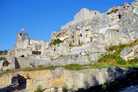 Les Baux-de-Provence: a beautiful village! - French Moments