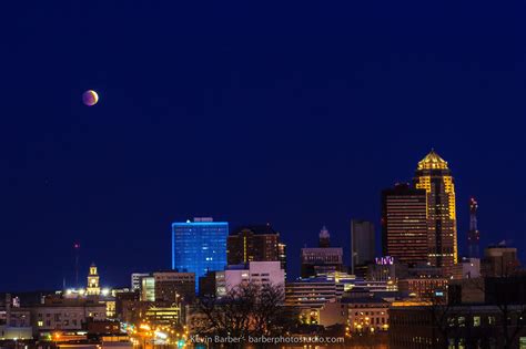 Lunar Eclipse Des Moines Skyline Skyline Des Moines Lunar Eclipse