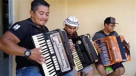 Tocando os irmãos Denilson e Toim pai no triângulo e Adriano na