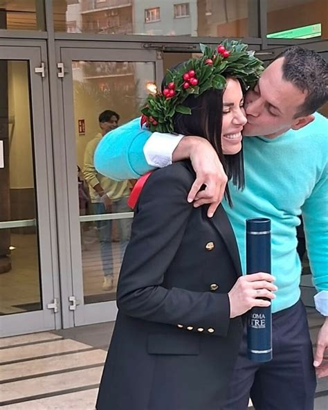 Gigi Dalessio Con Lex Moglie Carmela Barbato Alla Terza Laurea Della