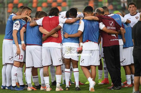 Rigori Bbbenedetti La Salernitana Soffre Per Minuti Poi Micai E