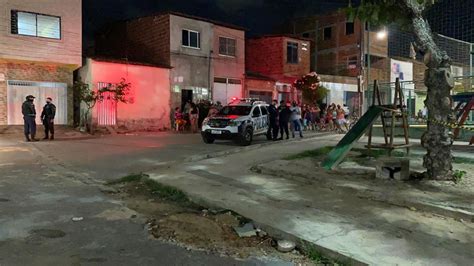 Adolescente de 16 anos é morto a tiros próximo a areninha no Bairro