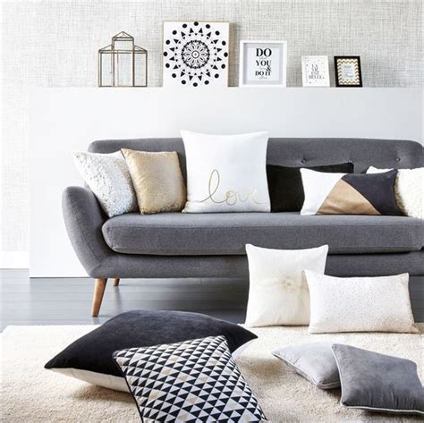 Un canapé et un assortiment de coussins le top pour une décoration d