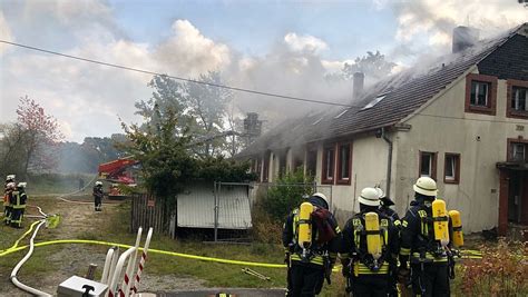 Großbrand Haus im Bielefelder Süden in Flammen enorme Rauchsäule nw de