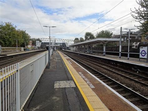 Manor Park Railway Station Greater Nigel Thompson Cc By Sa 2 0