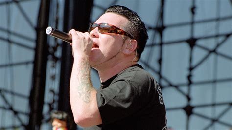 Muere el cantante de Smash Mouth Steve Harwell a los 56 años NIUS